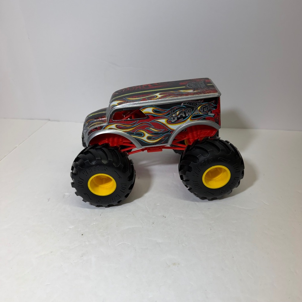 Hot Wheels Monster Truck Garage 1:24 Scale Silver Flame Die-Cast Toy Vehicle